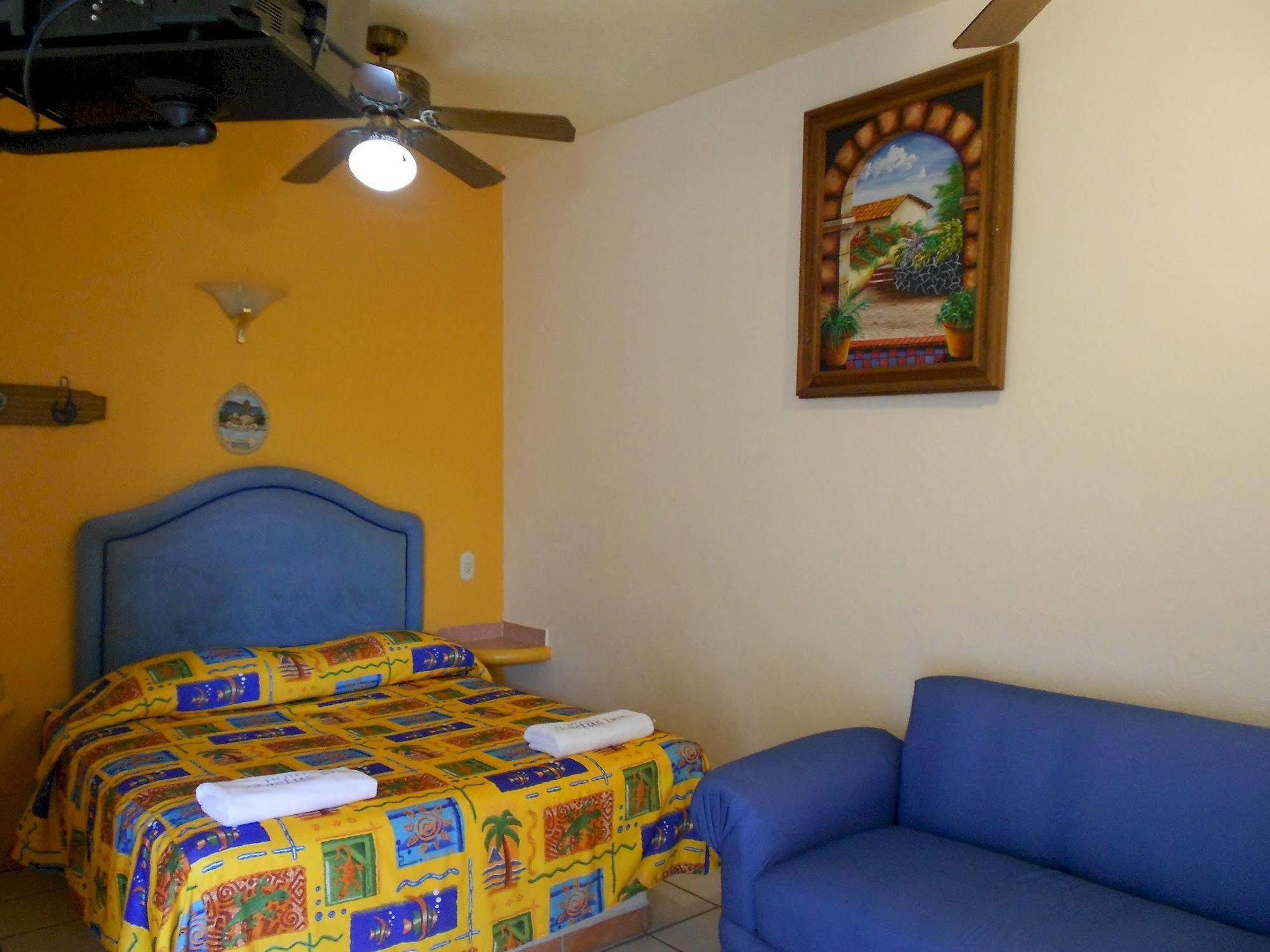 Bucerías Cactus Inn المظهر الخارجي الصورة